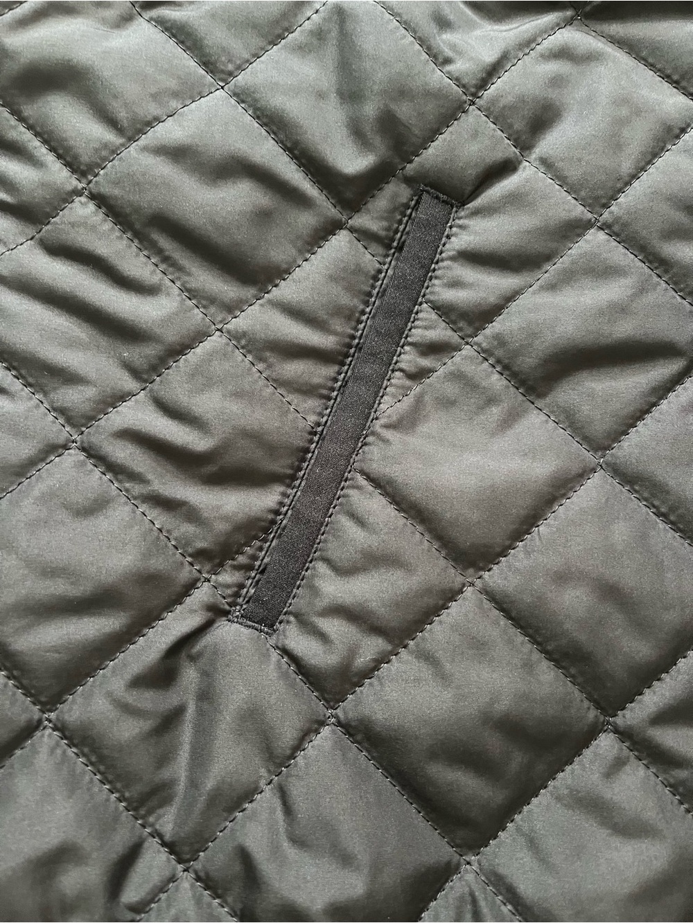 Old Navy Women’s  Quilted Sleeveless Puffer Vest - Black - Picture 5 of 6